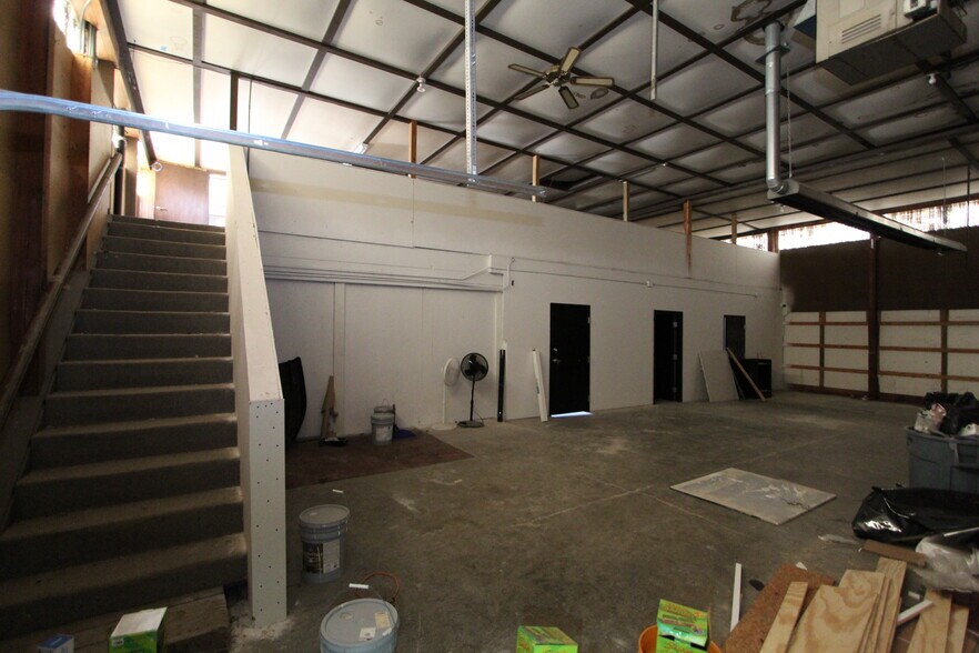 More Photos Of 110 Creekview Dr, Battle Creek General Retail For Sale