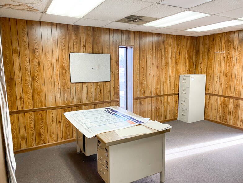 More Photos Of 2525 Rock Rd, Granite City Warehouse For Sale