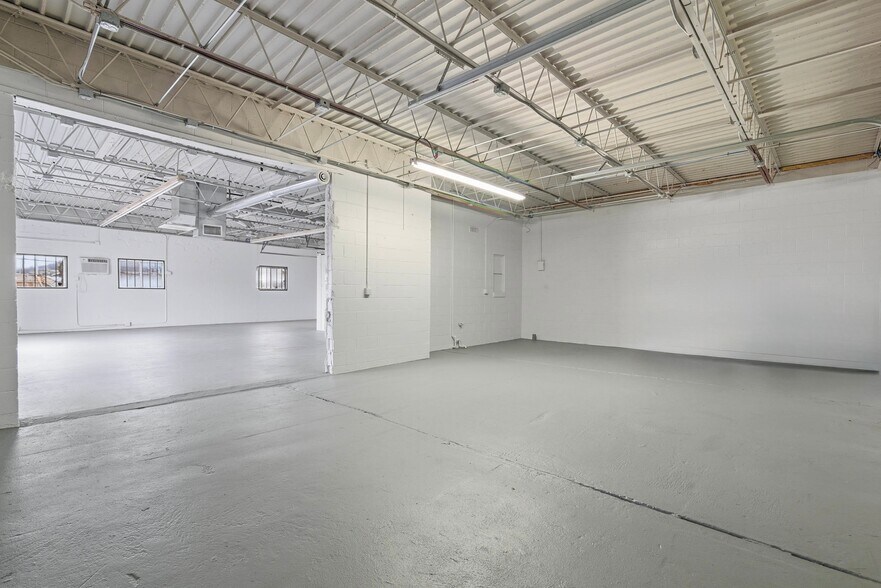 More Photos Of 4918 W 21st St, Tulsa Warehouse For Lease