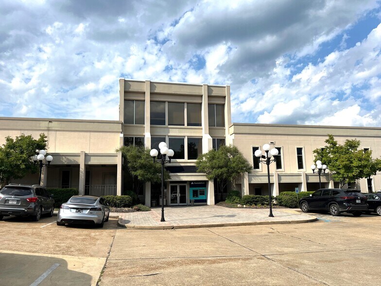 More Photos Of 431 W Main St, Tupelo Office For Lease