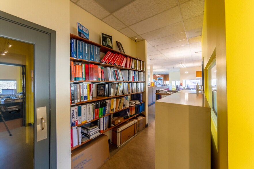 More Photos Of 15200 52nd Ave S, Tukwila Office For Lease