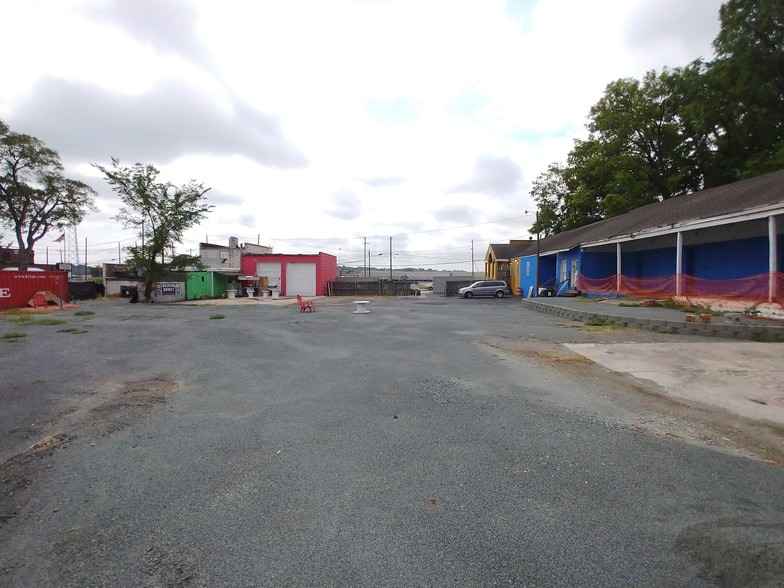 More Photos Of 1725 N Tryon St N, Charlotte Freestanding For Sale