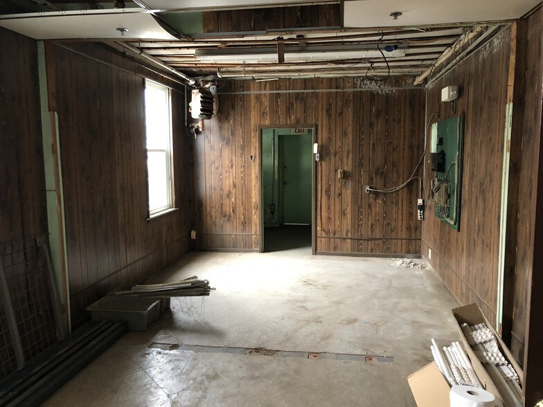 More Photos Of 100 Beecher Ave, Cheltenham Warehouse For Lease