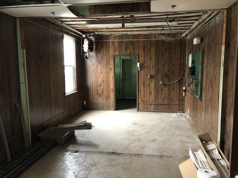More Photos Of 100 Beecher Ave, Cheltenham Township Warehouse For Lease
