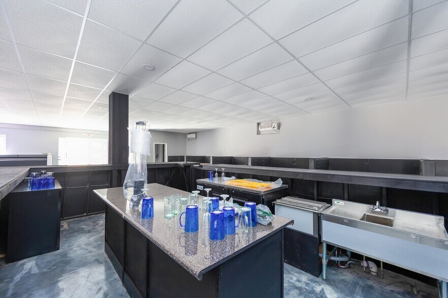 More Photos Of 600 Market, Bolivar Self Storage For Sale