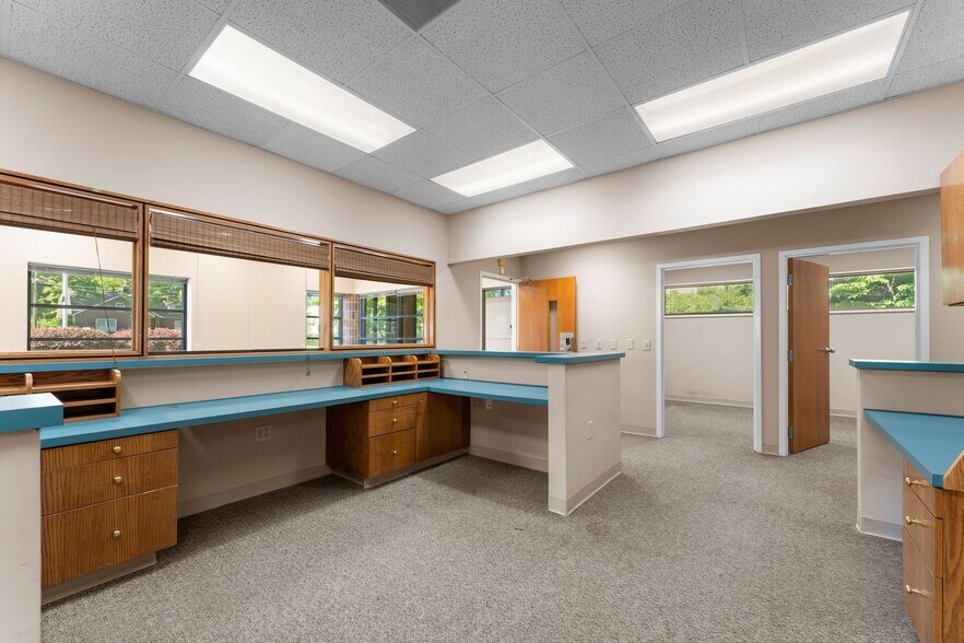 More Photos Of 642 Carpenter Ave, Mooresville Medical For Sale