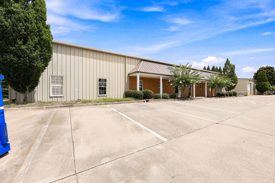 More Photos Of 1655 Oakbrook Dr, Gainesville Flex For Lease