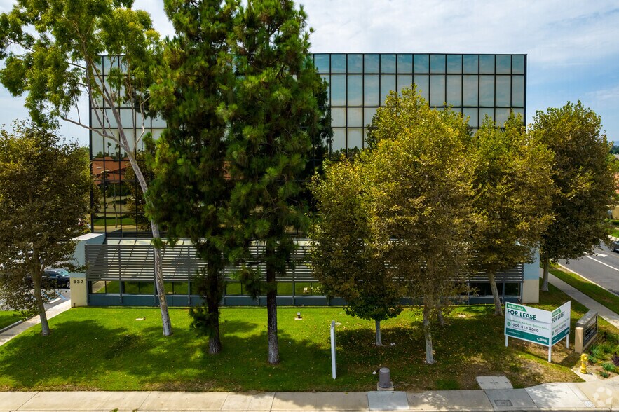 More Photos Of 337 N Vineyard Ave, Ontario Office Residential For Lease