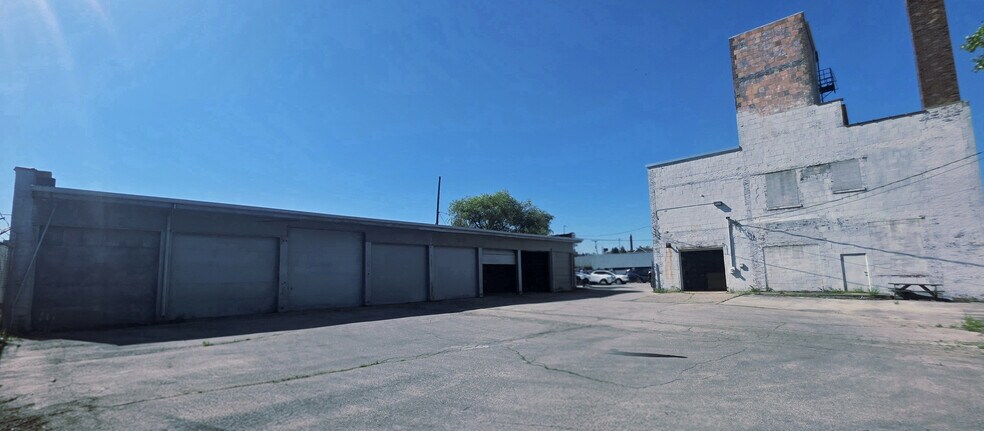 More Photos Of 1112 Monroe St, Toledo Service For Lease