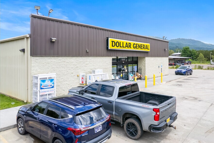 More Photos Of 333 S Shady St, Mountain City Freestanding For Sale