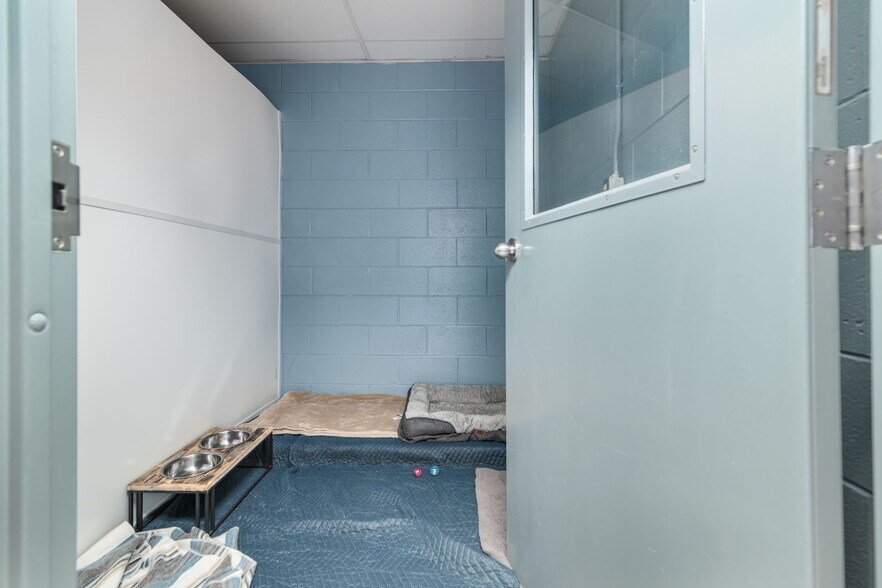 More Photos Of 3431 Waterlick Rd, Lynchburg Veterinarian Kennel For Sale