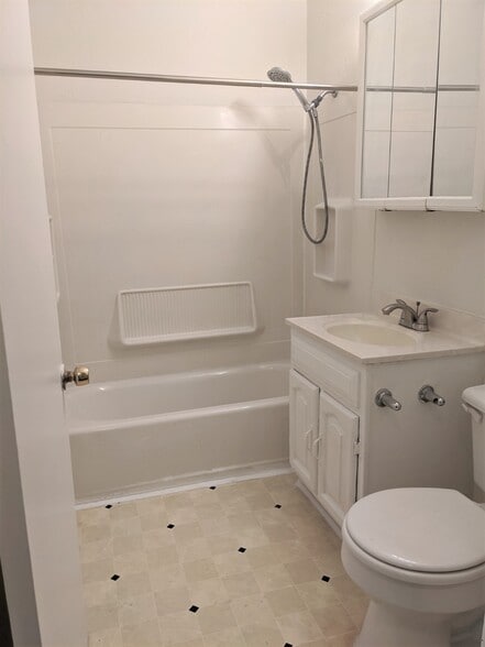 More Photos Of 704 E 22nd St, Houston Apartments For Sale