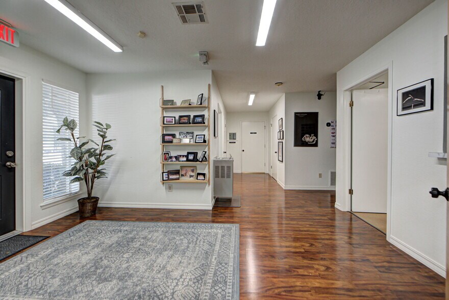 More Photos Of 2433 Wilcox Dr, Norman Freestanding For Lease