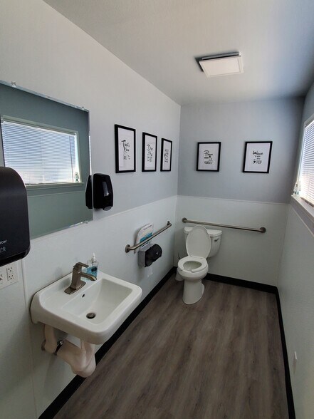 More Photos Of 2810 Market St & 2867 Main St, Riverside Warehouse For Sale