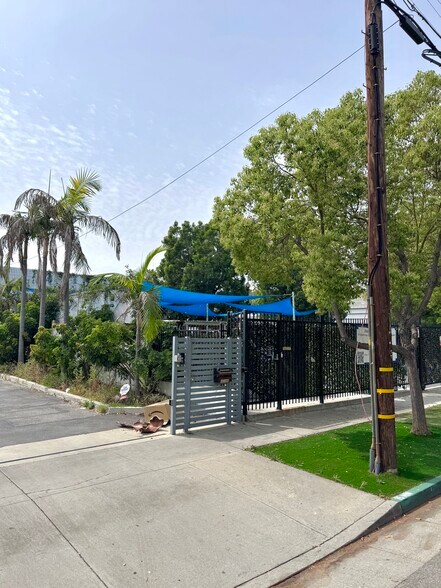 More Photos Of 72 W Bellevue Dr, Pasadena Light Distribution For Sale