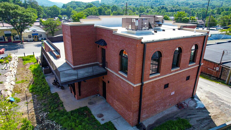 More Photos Of 128 Broadway St, Black Mountain Restaurant For Sale