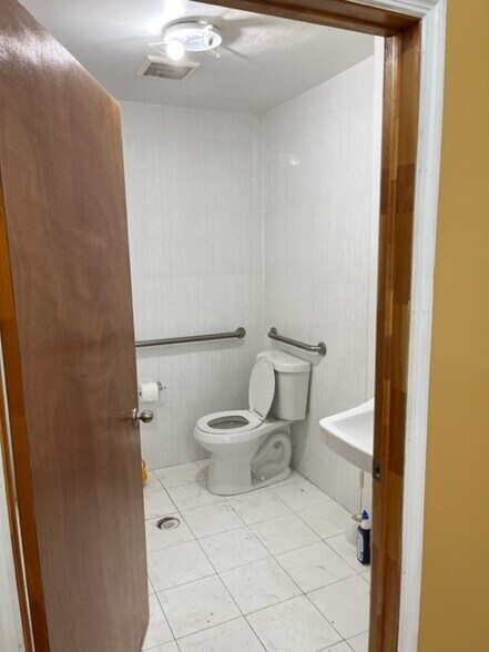 More Photos Of 1773 Ocean Ave, Brooklyn Storefront Retail Residential For Sale