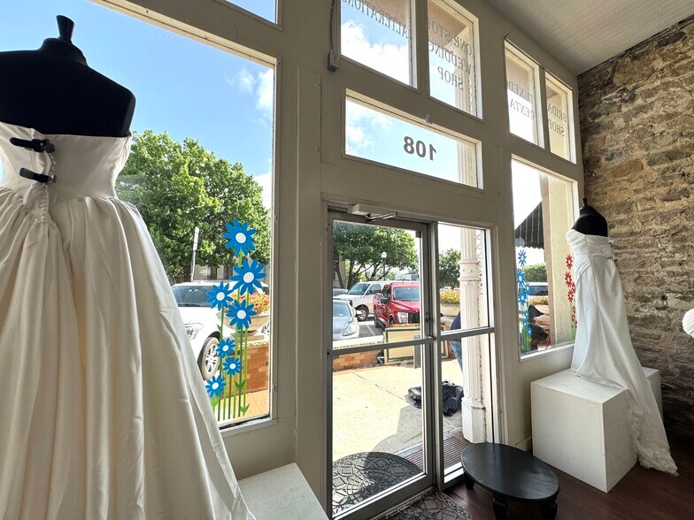 More Photos Of 106-108 E Rusk St, Rockwall Office For Lease