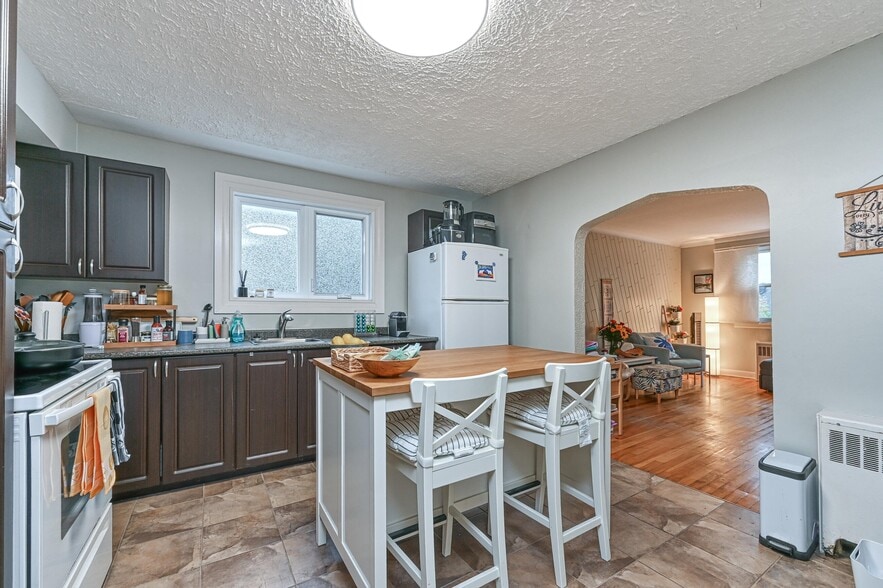 More Photos Of 156 Dagmar Av, Vanier Apartments For Sale