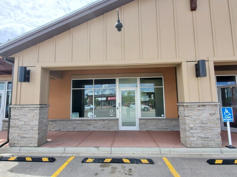 More Photos Of 320 West Creek Dr, Chestermere Freestanding For Lease