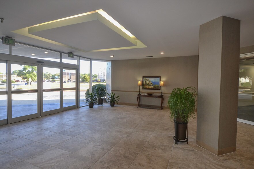 More Photos Of 900 Western America Cir, Mobile Unknown For Lease