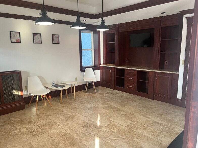 More Photos Of 34 E Lancaster Ave, Shillington Specialty For Lease