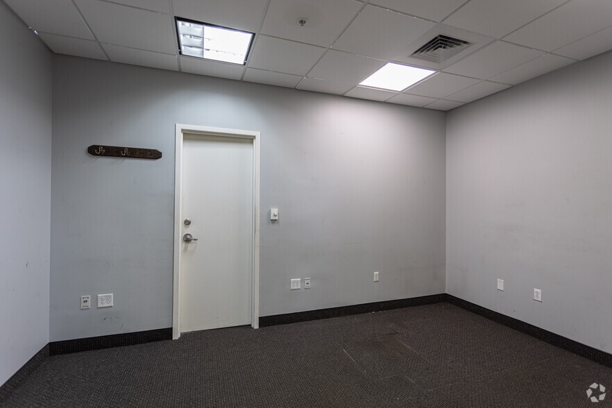 More Photos Of 720-758 S Redwood Rd, Salt Lake City Manufacturing For Lease