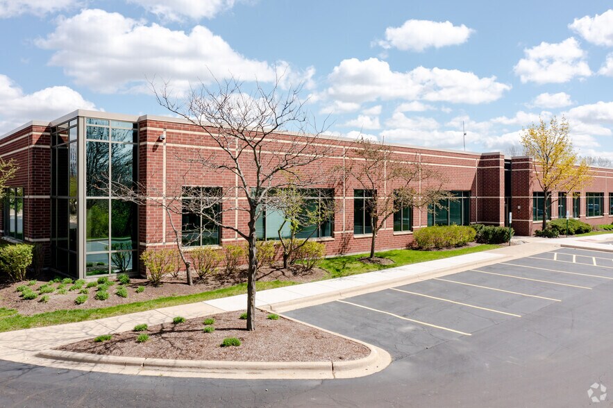 More Photos Of 7125 Janes Ave, Woodridge Office For Lease