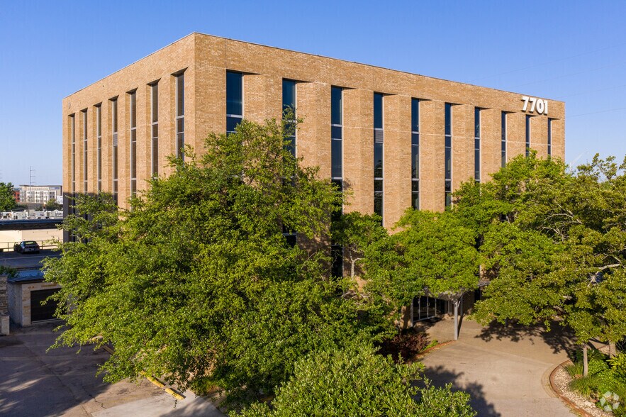 More Photos Of 7701 N Lamar Blvd, Austin Unknown For Lease