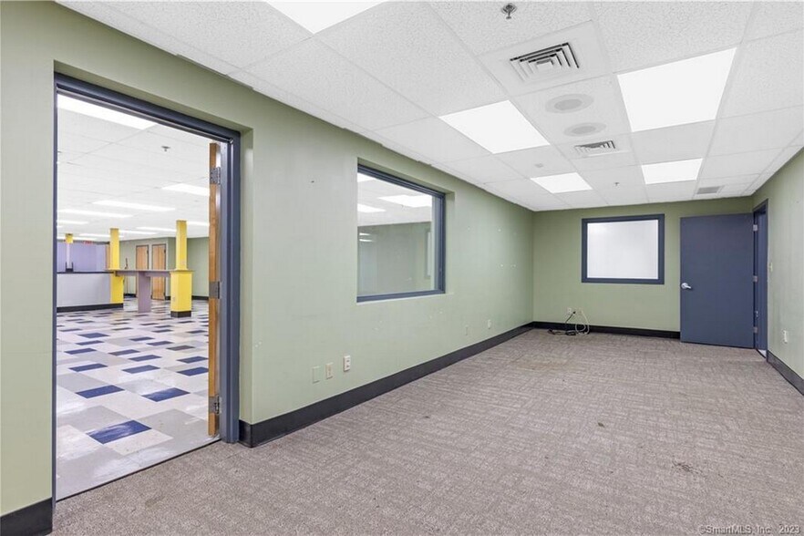 More Photos Of 192 Westbrook Rd, Essex Office For Sale