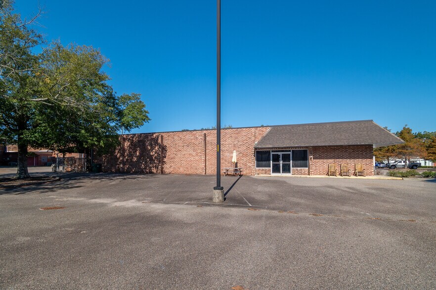 More Photos Of 1 Village Park, Cheraw General Retail For Sale
