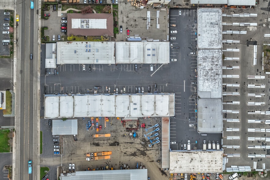 More Photos Of 7500 14th Ave, Sacramento Warehouse For Lease