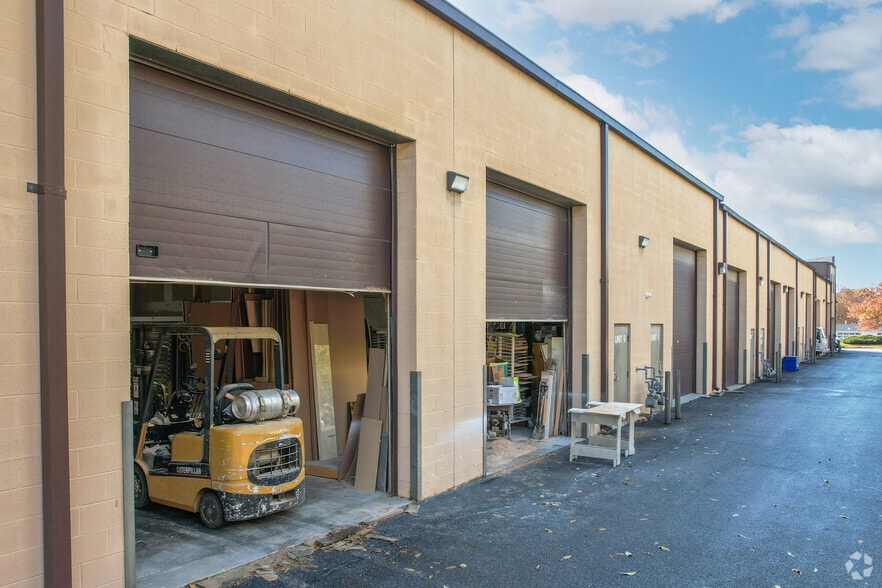 More Photos Of 5715 Industry Ln, Frederick Flex For Lease