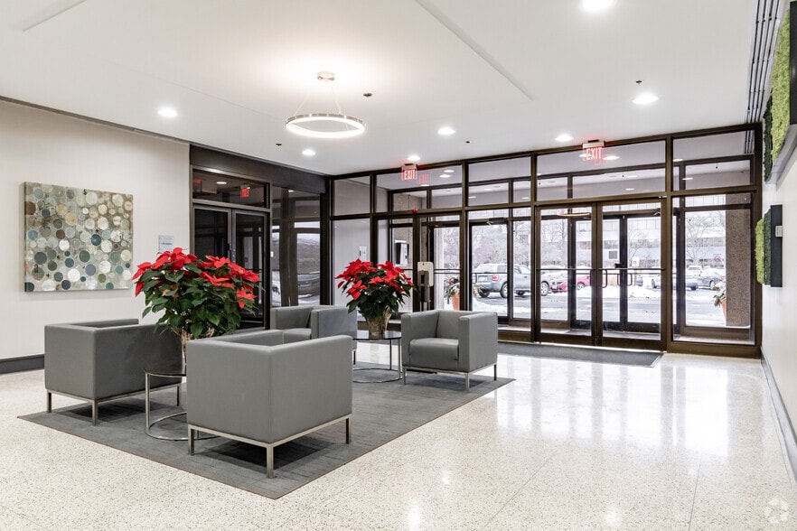 More Photos Of 4300 Commerce Ct, Lisle Office For Lease