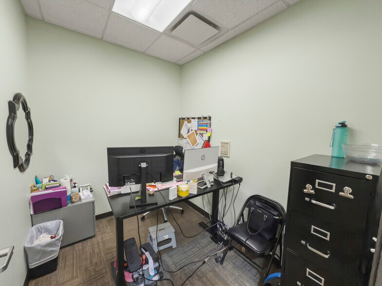 More Photos Of 308 Main St, Olathe Medical For Lease