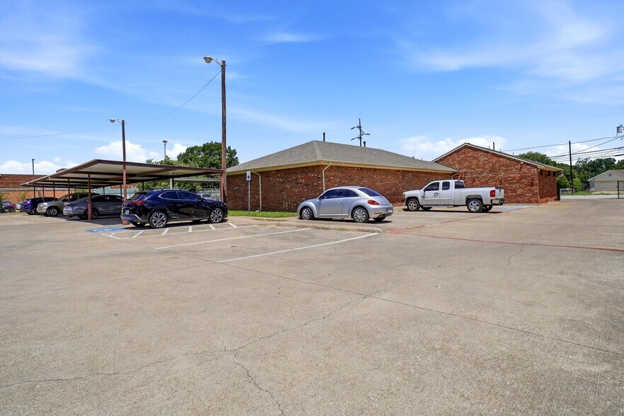 More Photos Of 8202 Elam Rd, Dallas Medical For Lease