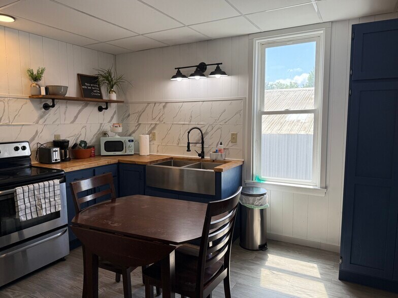 More Photos Of 320 N Main St, Scandinavia Storefront Retail Residential For Sale