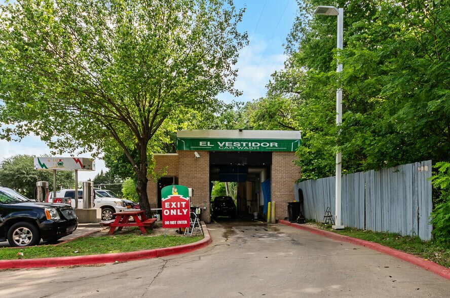 More Photos Of 2002 State Highway 66, Garland Service Station For Sale