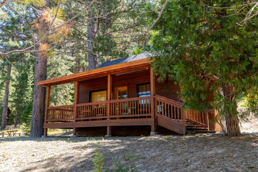 More Photos Of 985 Whitehawk Dr, Clio Hotel For Sale