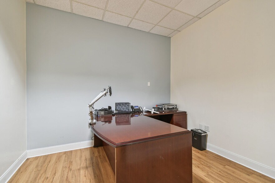 More Photos Of 10901 Danka Cir N, Saint Petersburg Office For Sale