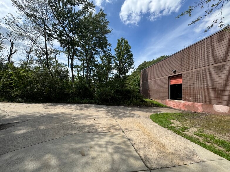 More Photos Of 601 Heron Dr, Logan Township Flex For Lease