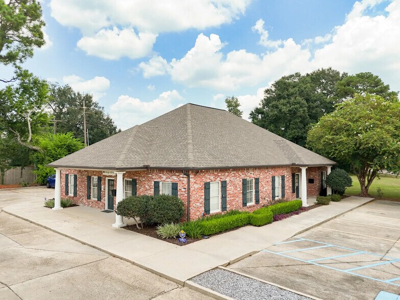 More Photos Of 10621 Plaza Americana, Baton Rouge Office For Lease