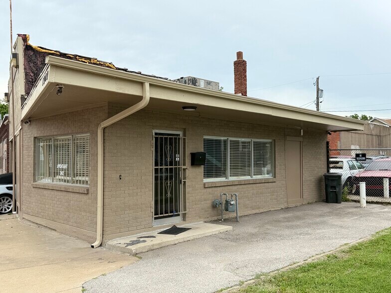 More Photos Of 1909 Quindaro Blvd, Kansas City Storefront Retail Office For Lease