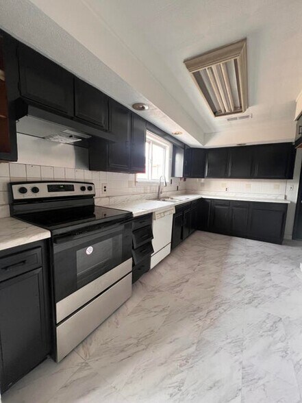 More Photos Of 3033 PA-940, Pocono Summit Showroom For Sale