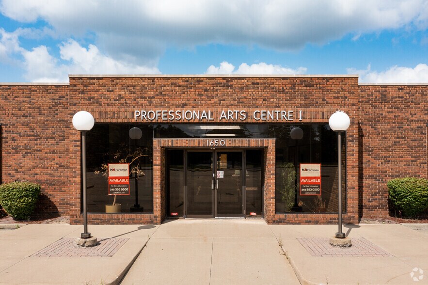 More Photos Of 1650 Fort St, Trenton Medical For Lease