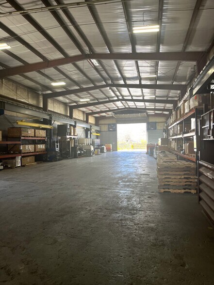 More Photos Of 418 Clifton Dr, Houston Warehouse For Sale