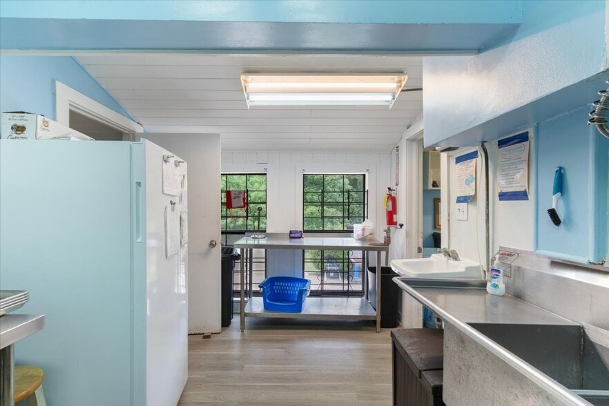 More Photos Of 2365 County Line Rd, Atlanta Daycare Center For Sale