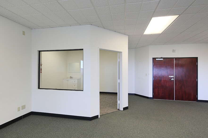 More Photos Of 4515 Ocean View Blvd, La Cañada Flintridge Medical For Lease