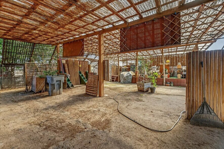 More Photos Of 708 N Pleasant Ave, Fresno Warehouse For Sale