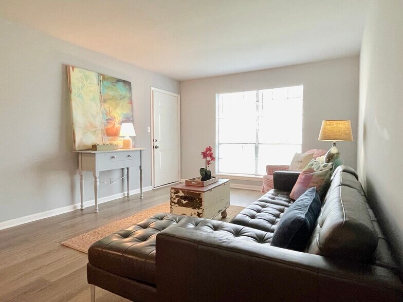 More Photos Of 11 Eumar Ct NW, Center Point Apartments For Sale